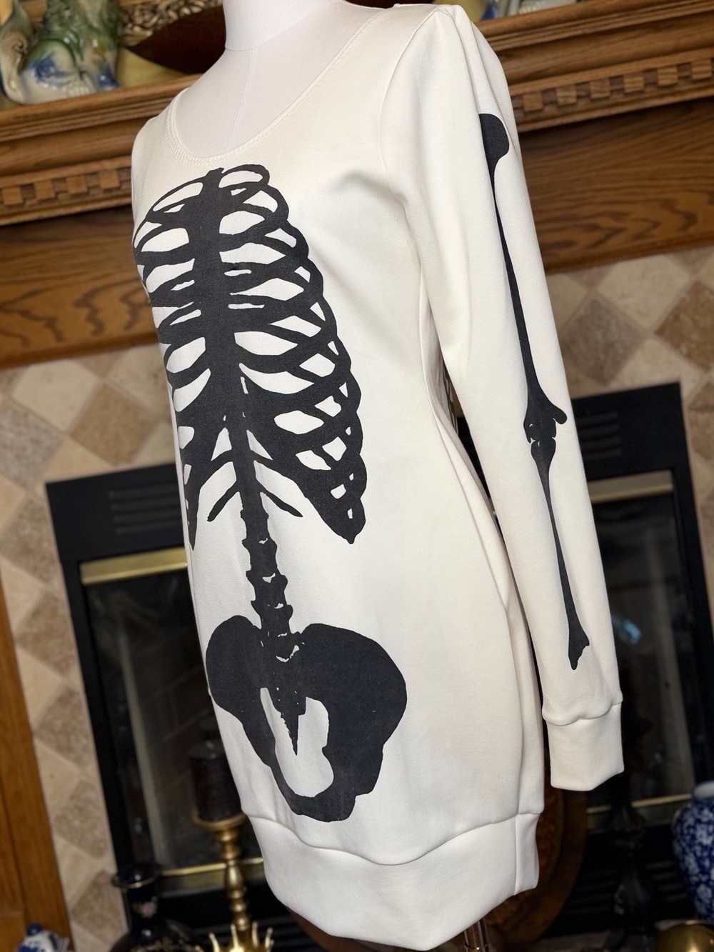 I’m Your Present Skeleton Print Cream Sweatshirt Dress Women’s Large